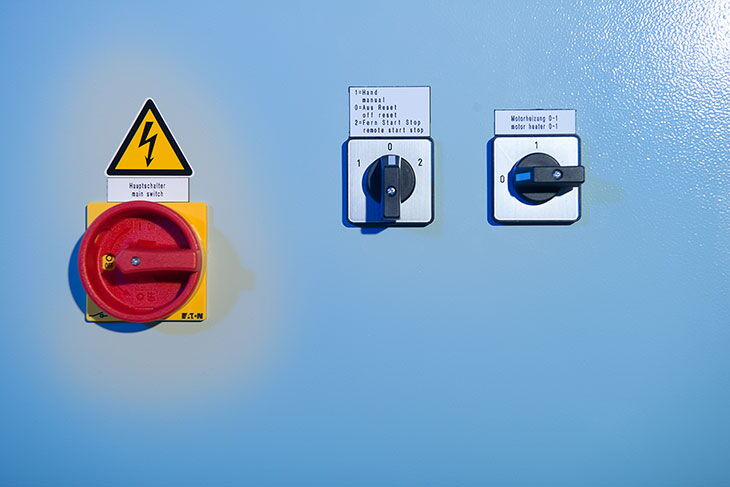 HPS - Main switch of a compressor control